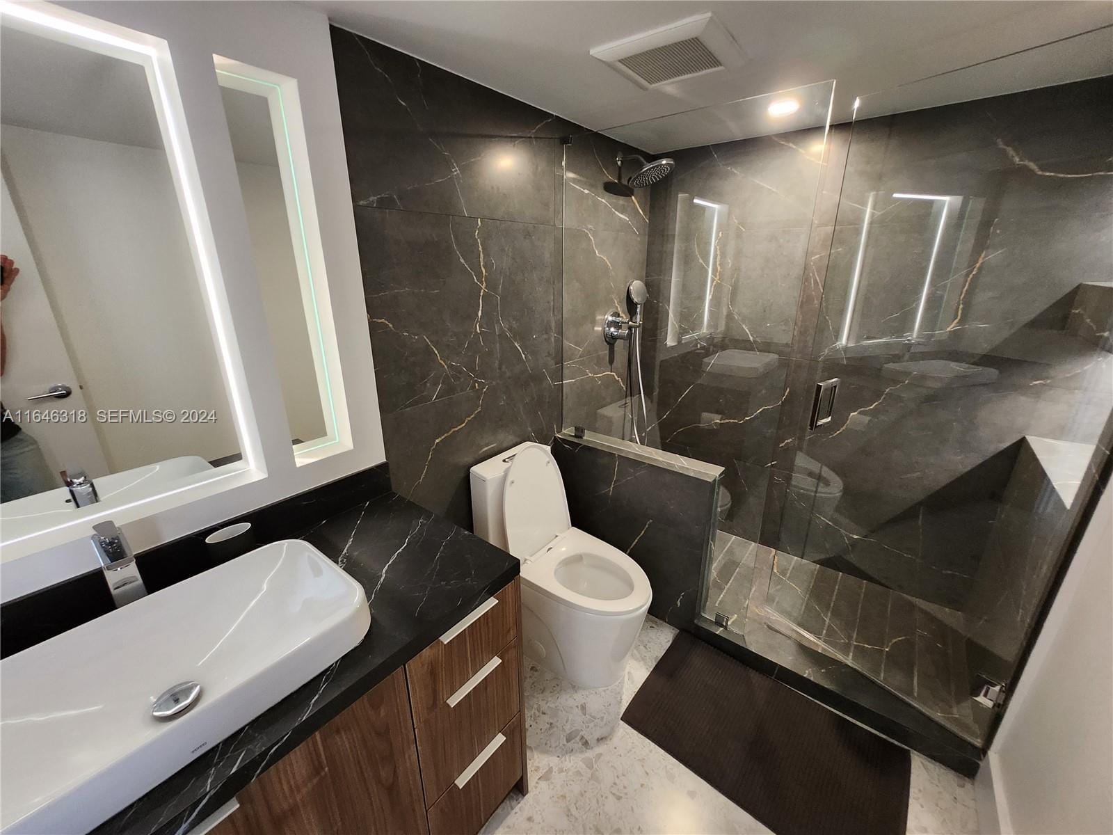 2555 Collins Avenue 306 — photo 6