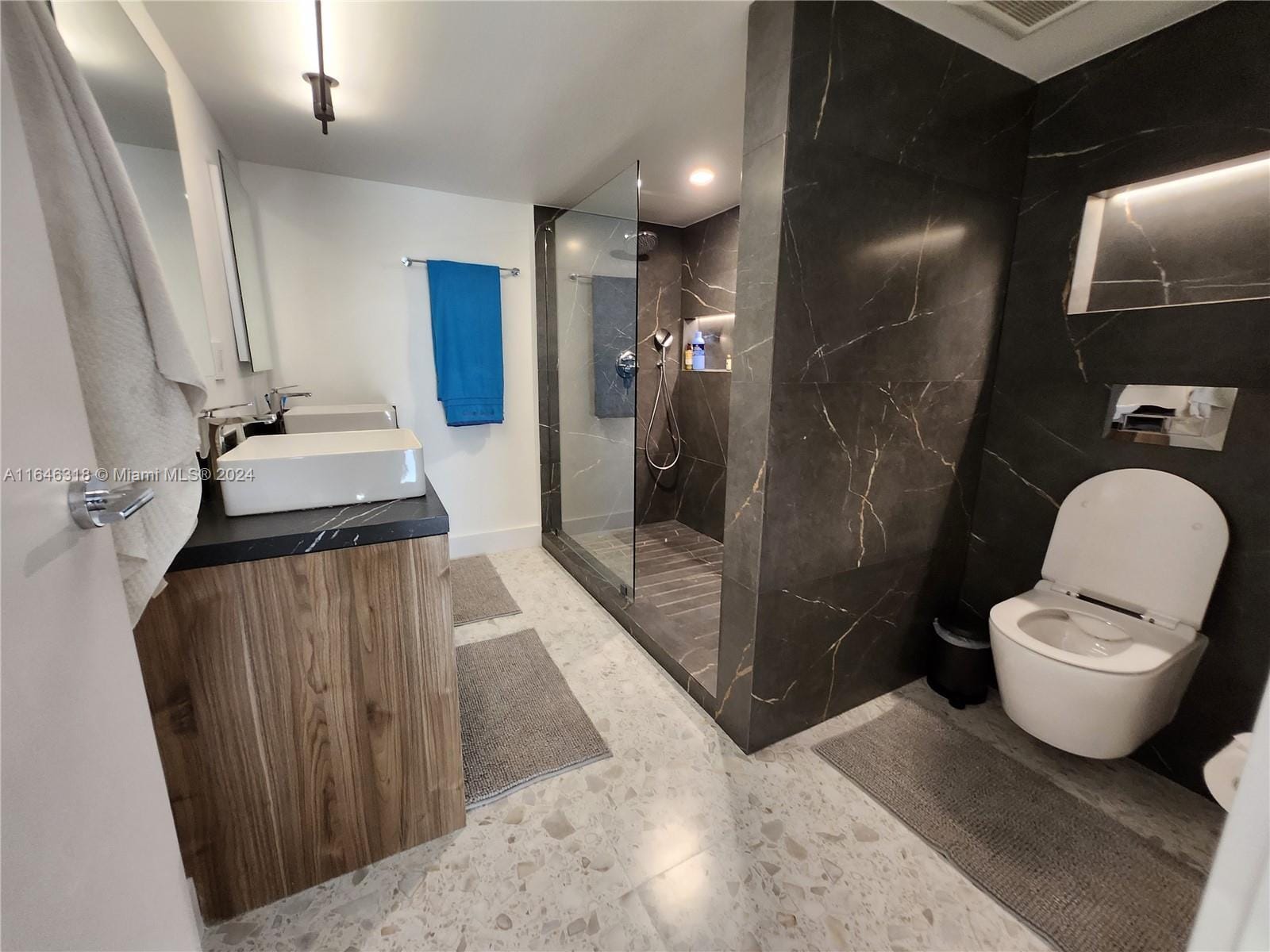 2555 Collins Avenue 306 — photo 7