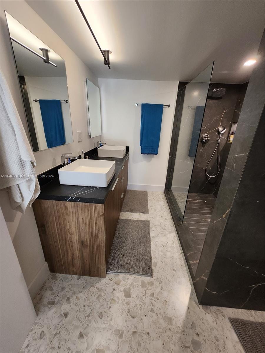 2555 Collins Avenue 306 — photo 8
