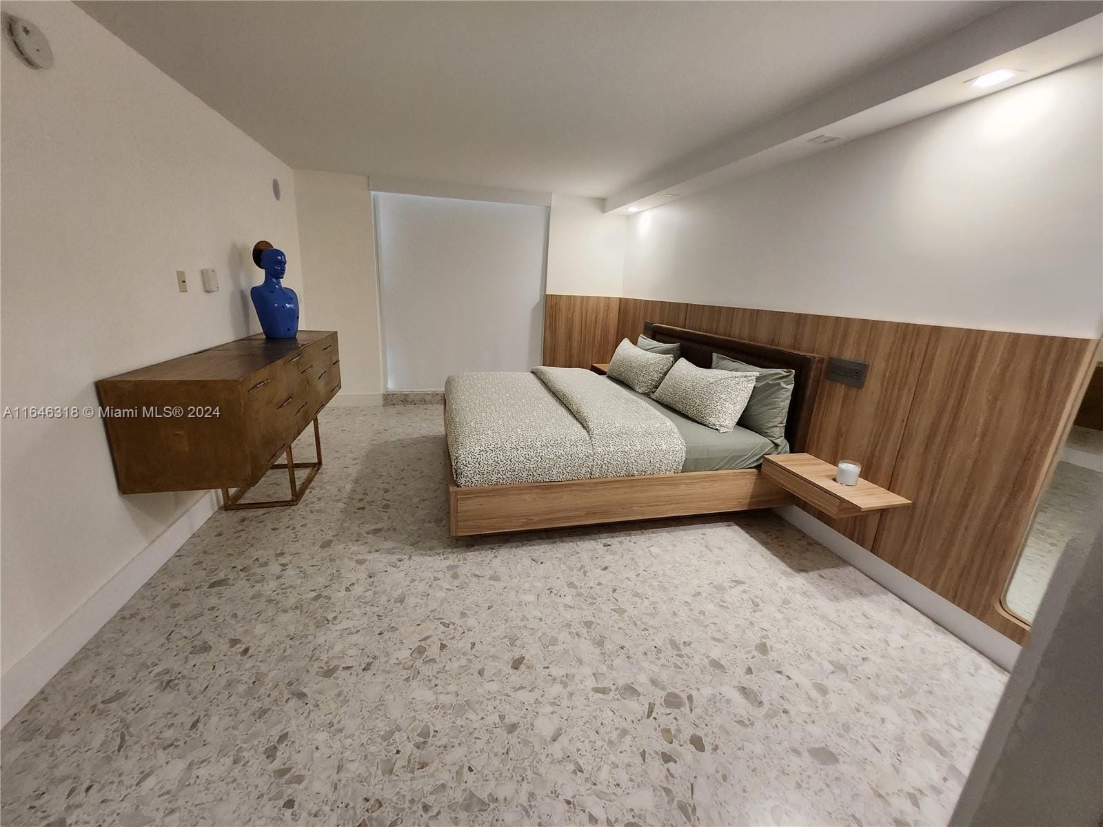 2555 Collins Avenue 306 — photo 9