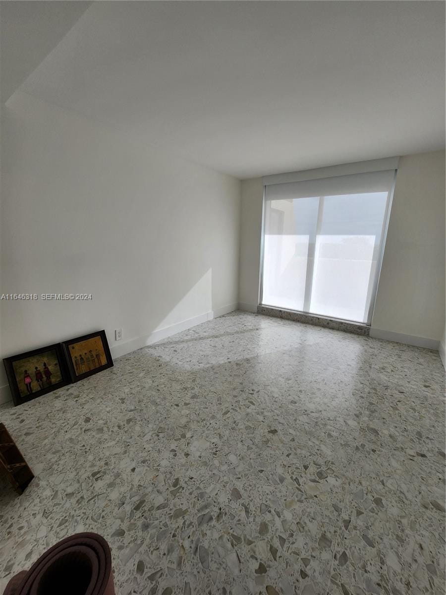 2555 Collins Avenue 306 — photo 10