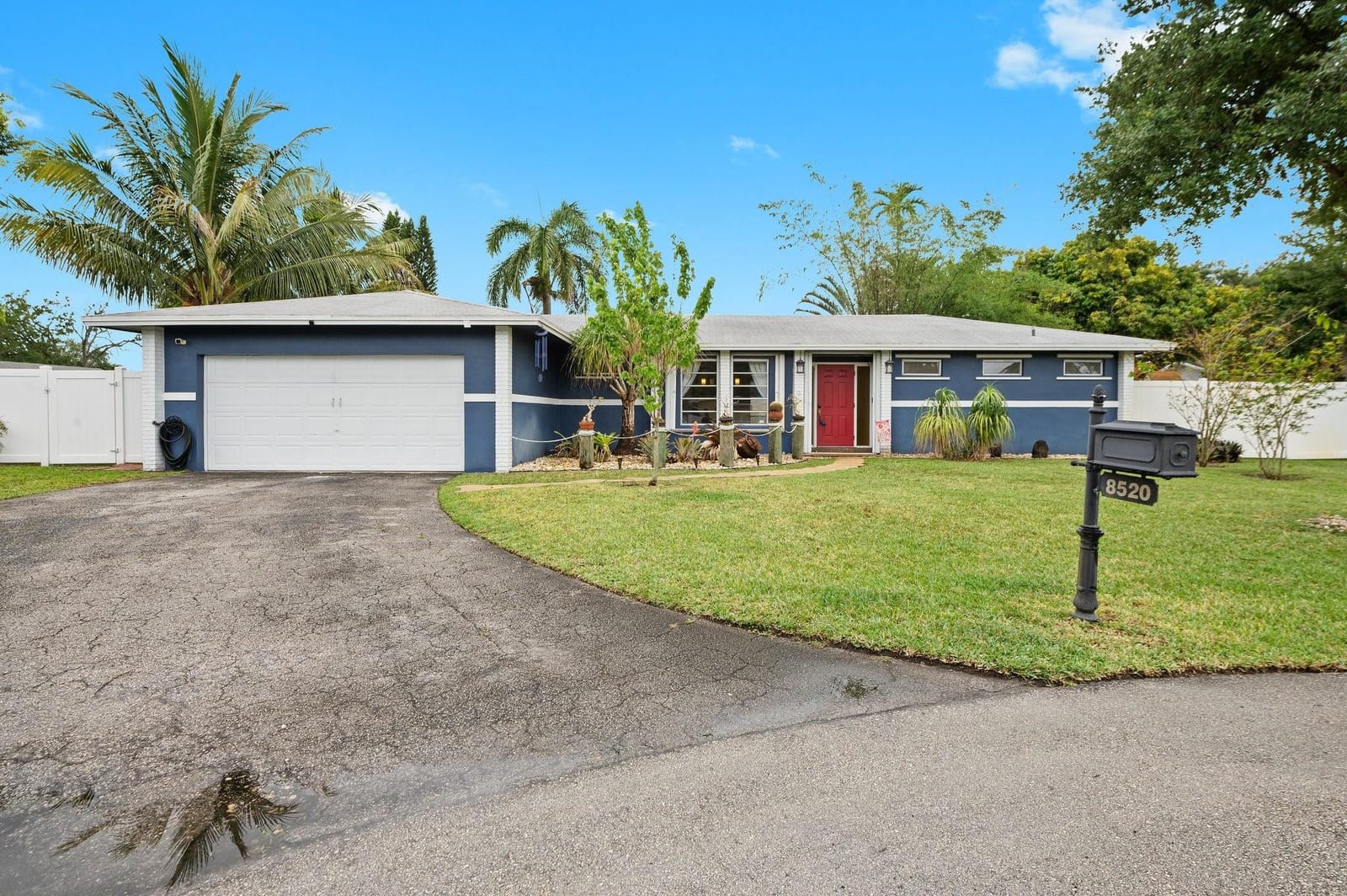 8520 SW 26th Street, Davie, FL 33324