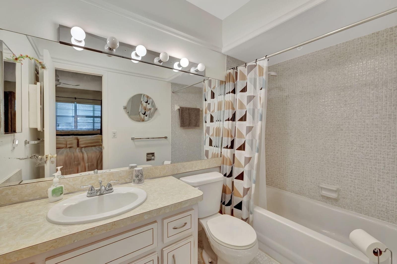 4431 NW 16th Street 303 — photo 10