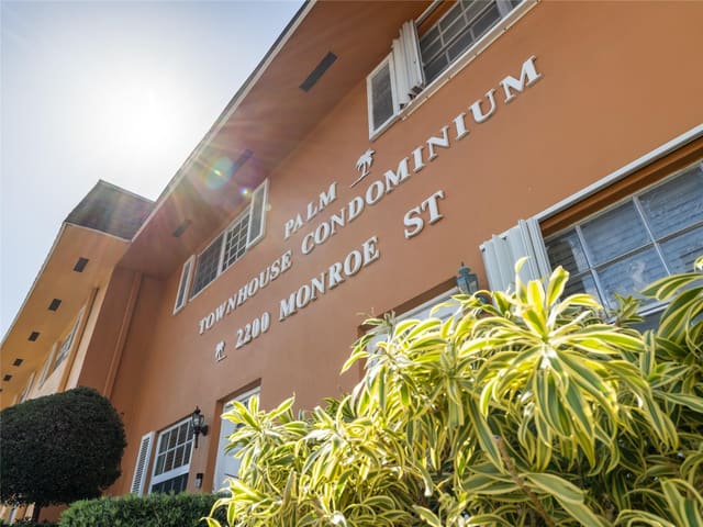 2200 Monroe Street 34, sold in Palm Townhouse Condo, Hollywood, FL