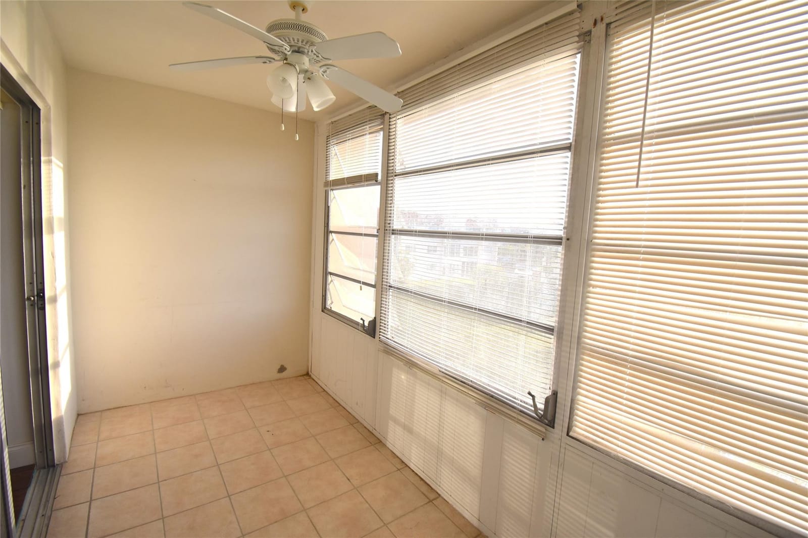 3051 Sunrise Lakes Drive 311 — photo 12
