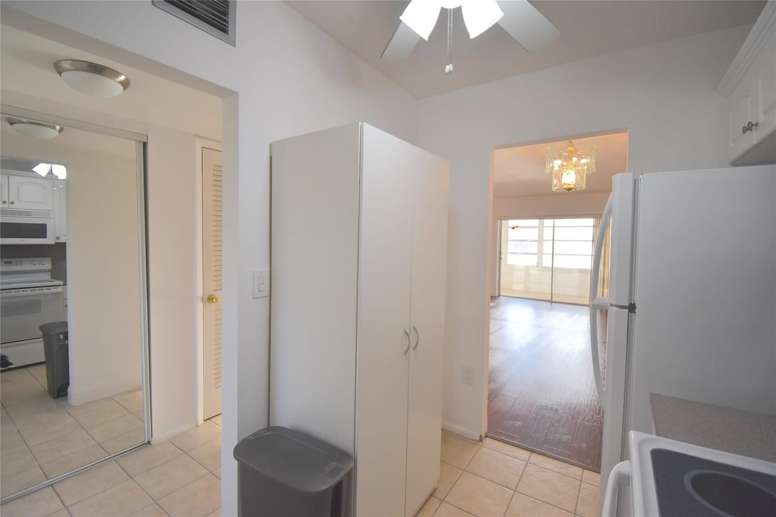 3051 Sunrise Lakes Drive 311 — photo 4