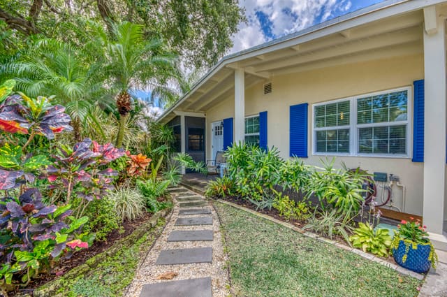 404 S Caloosahatchee Avenue, Jupiter, FL 33458