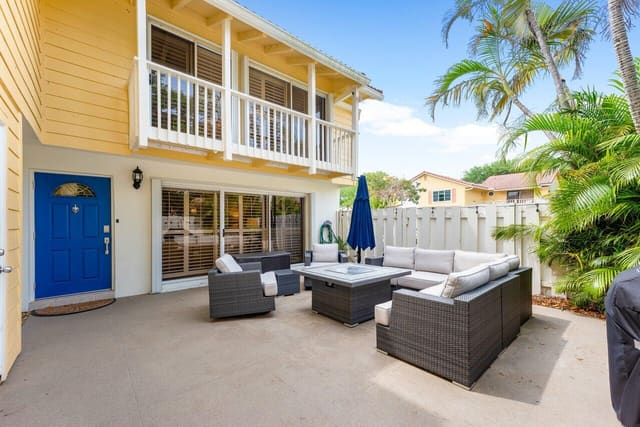 297 Seabreeze Circle, sold in Sea Brook Place Condo, Jupiter, FL