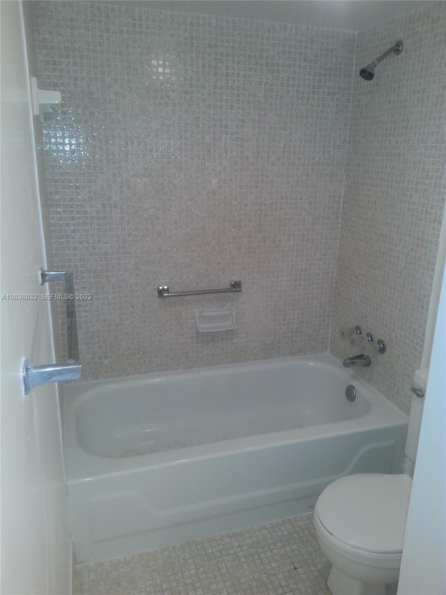 8411 Lagos De Campo Boulevard 303U — photo 5