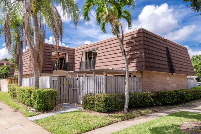1625 16th Lane, sold in Garden Lakes, Palm Beach Gardens, FL