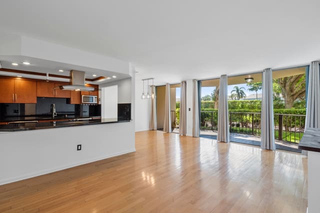 859 Jeffery Street 111, Boca Raton, FL 33487