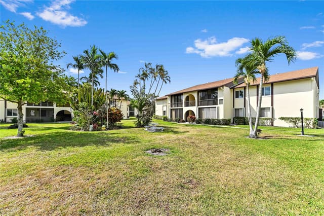 3560 Pine Needle Drive B-2, Greenacres, FL 33463