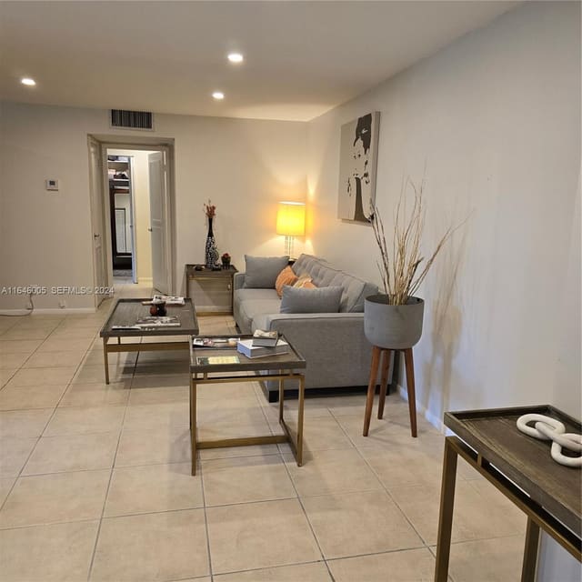 920 NE 199th Street 1L, sold in Lake Park Condo No 1 - Bl, Miami, FL