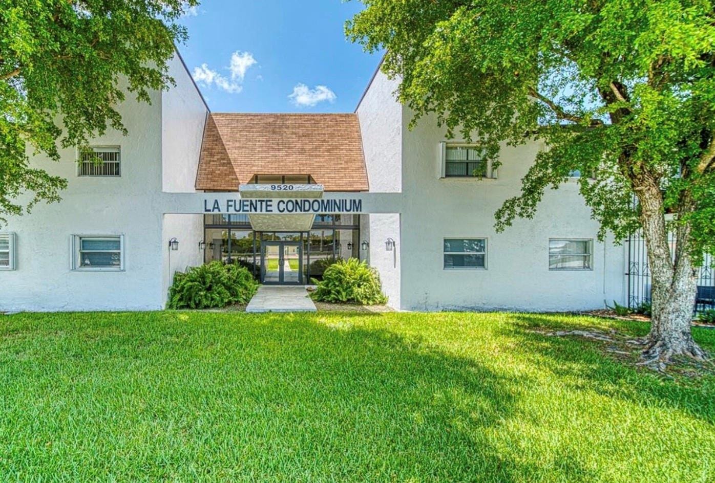9520 SW 8th Street 222, Miami, FL 33174