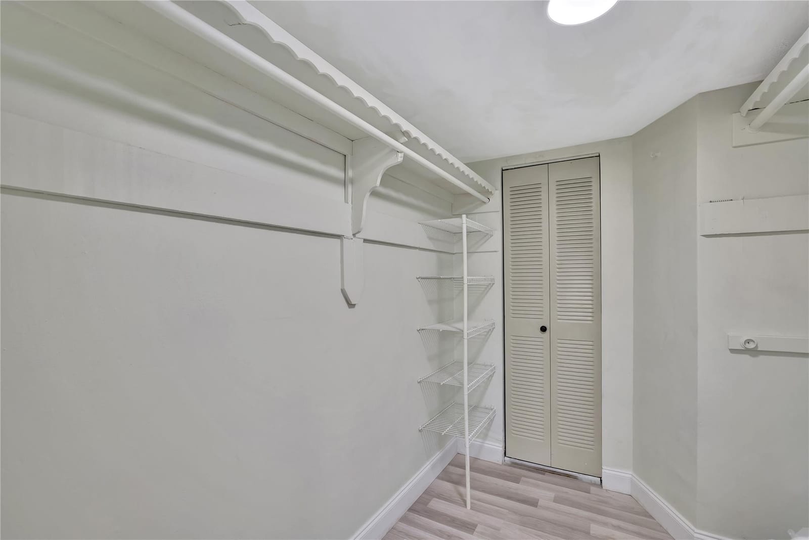 4050 NW 42nd Avenue 312 — photo 12