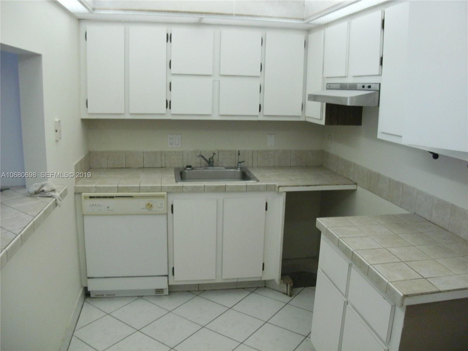 4174 Inverrary Drive 911 — photo 4