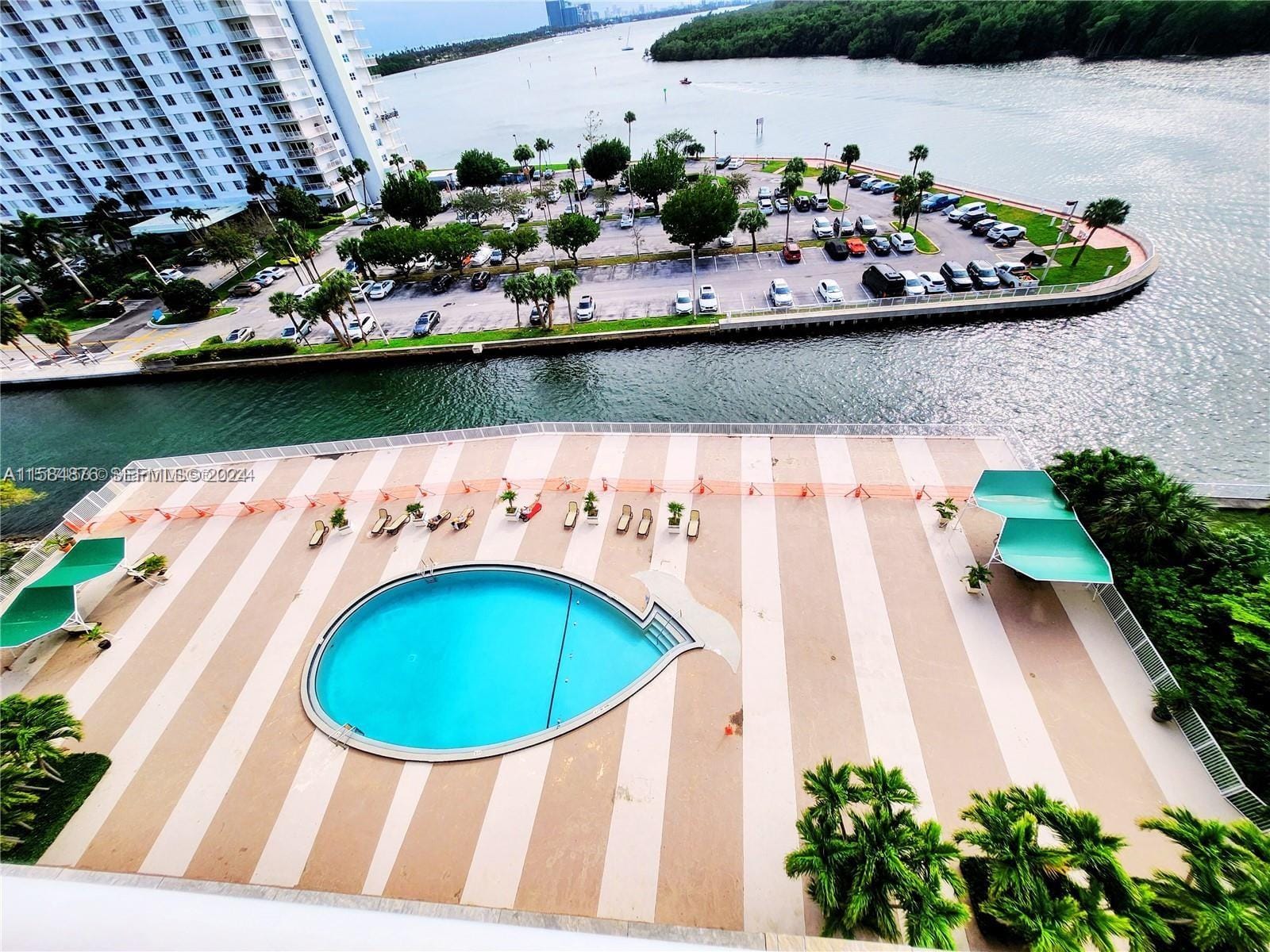 400 Kings Point Drive 1219 — photo 7