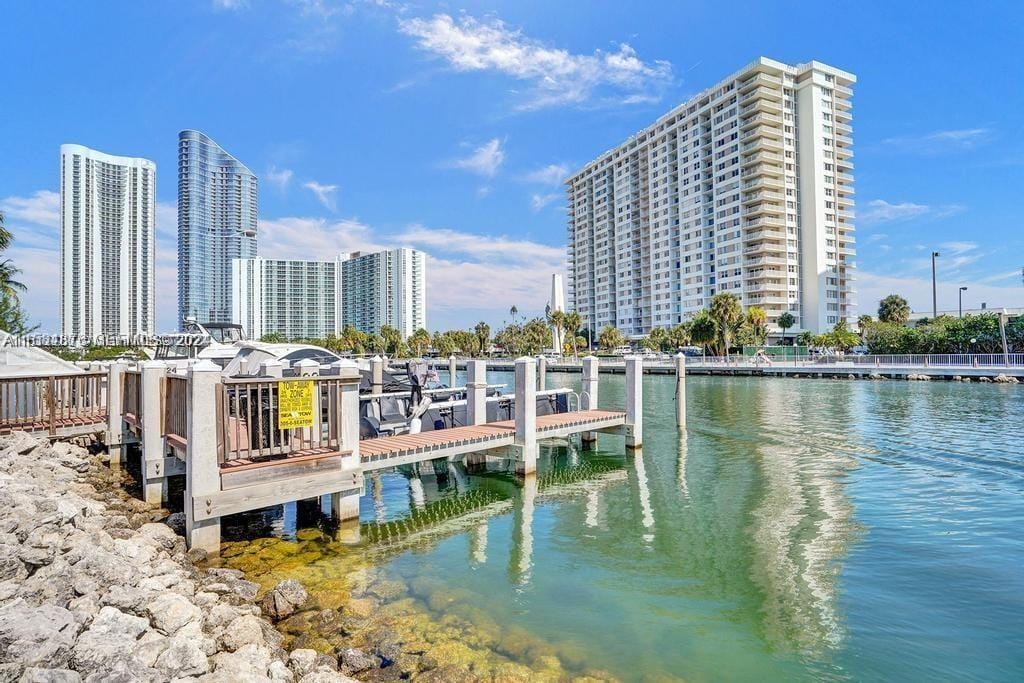 400 Kings Point Drive 1219 — photo 9
