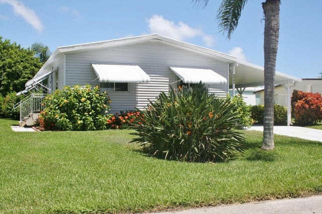 6985 SE Amendment Street, Hobe Sound, FL 33455