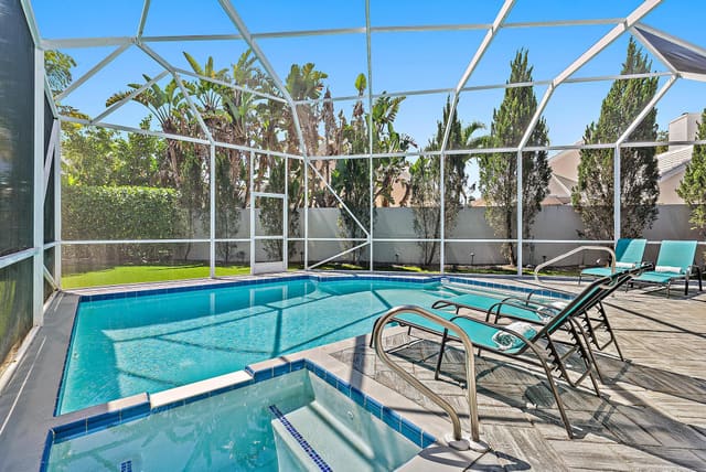 21 Windsor Lane, Palm Beach Gardens, FL 33418