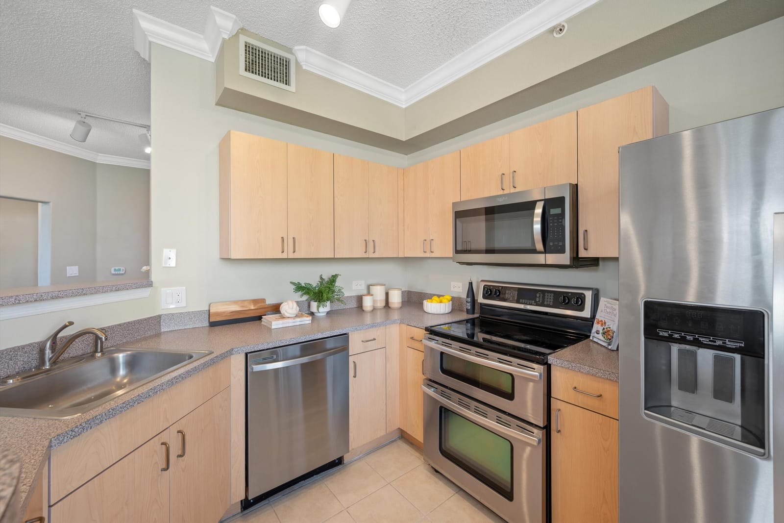 533 NE 3rd Avenue 417 — photo 7