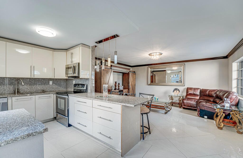 401 Burgundy I 401, Delray Beach, FL 33484
