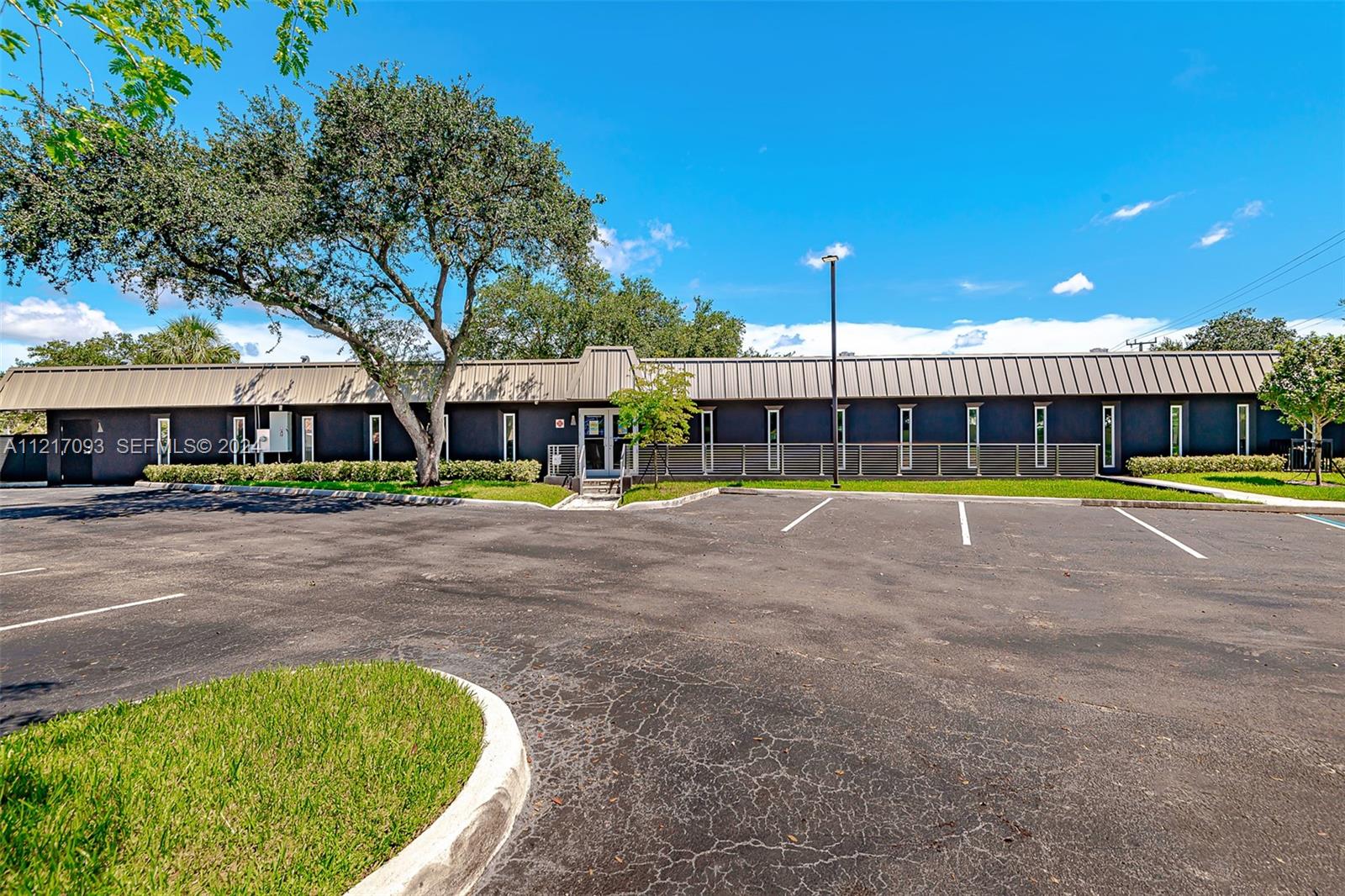 7700 Davie Road Extension — photo 3