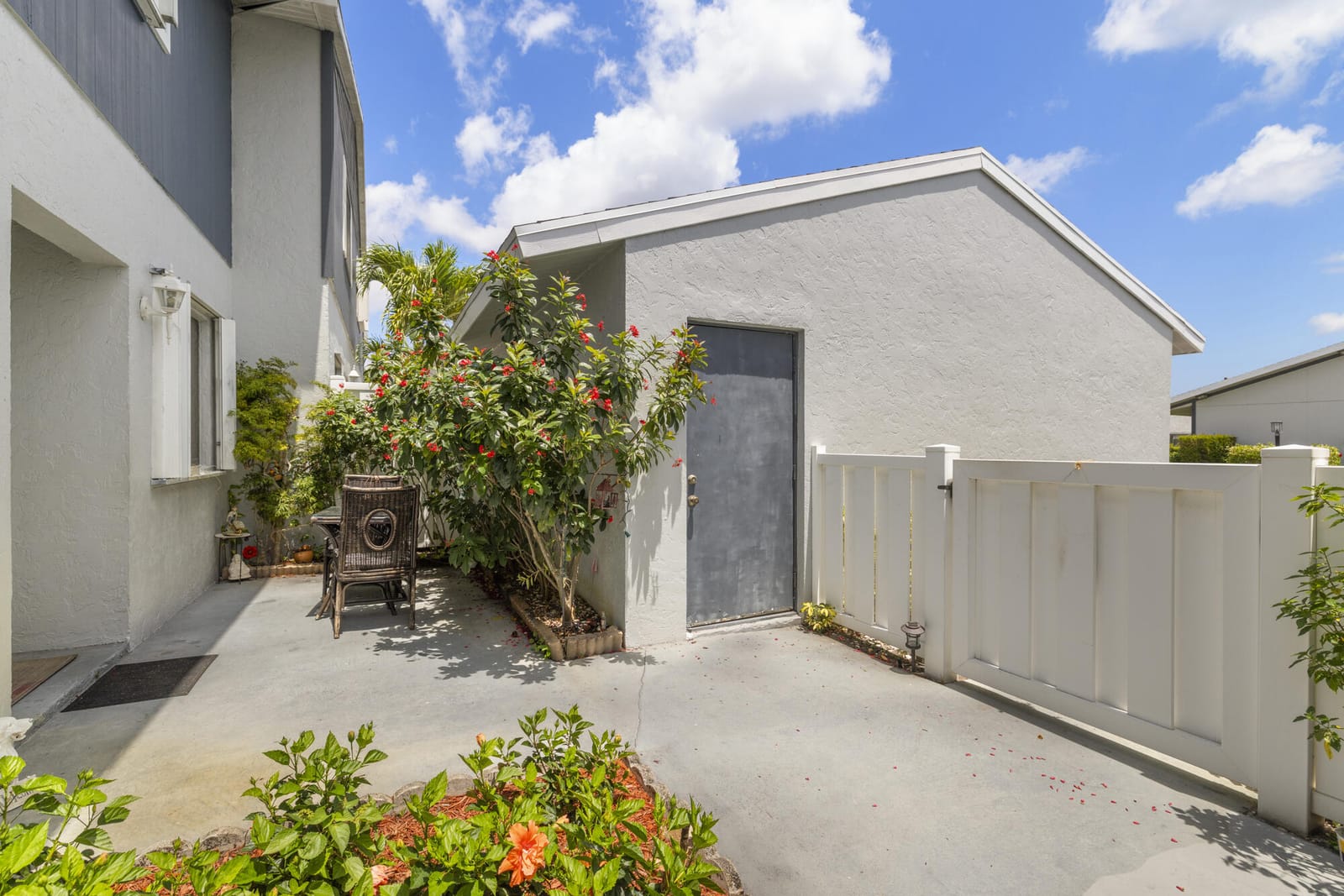 2641 Gately Drive W 2003, West Palm Beach, FL 33415 photo 2