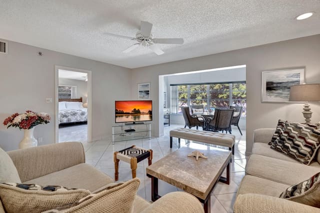 4270 NW 40th Street 302, Garnet, Lauderdale Lakes, FL