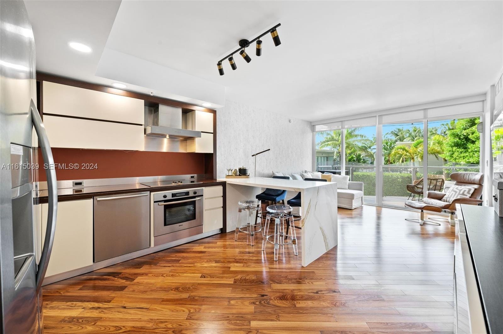 2155 Washington Court 206 — photo 12