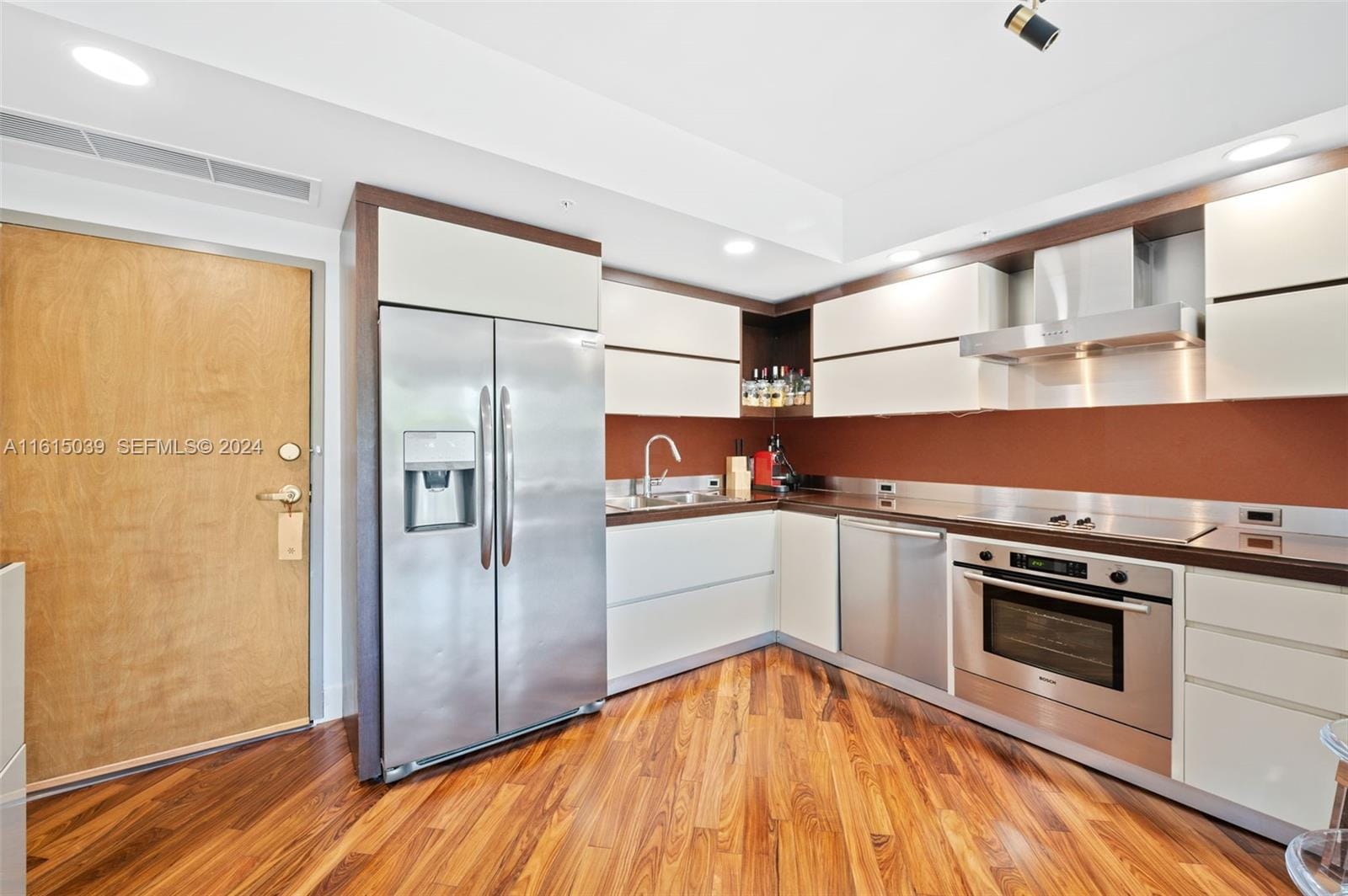 2155 Washington Court 206, Miami Beach, FL 33139 photo 13