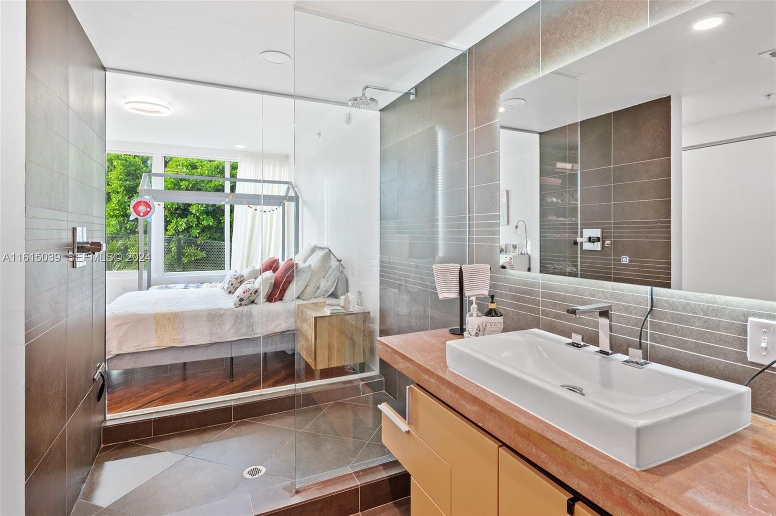 2155 Washington Court 206, Miami Beach, FL 33139 photo 18