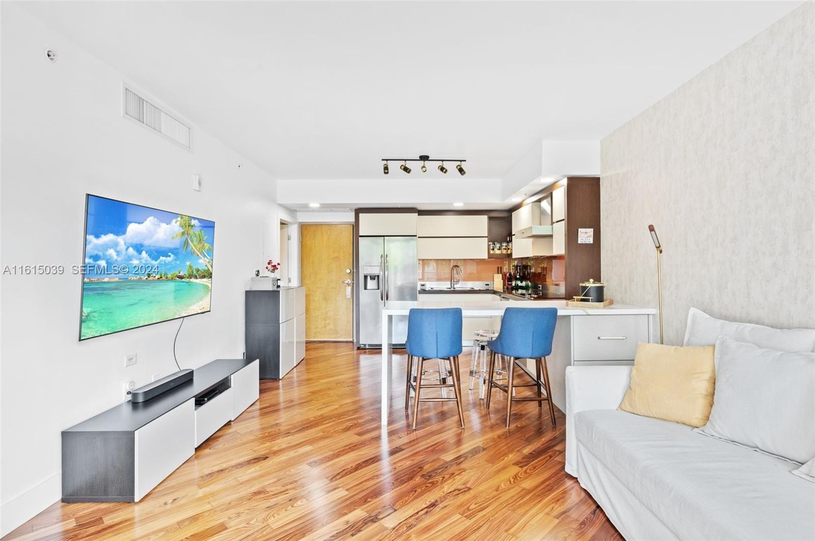 2155 Washington Court 206 — photo 7