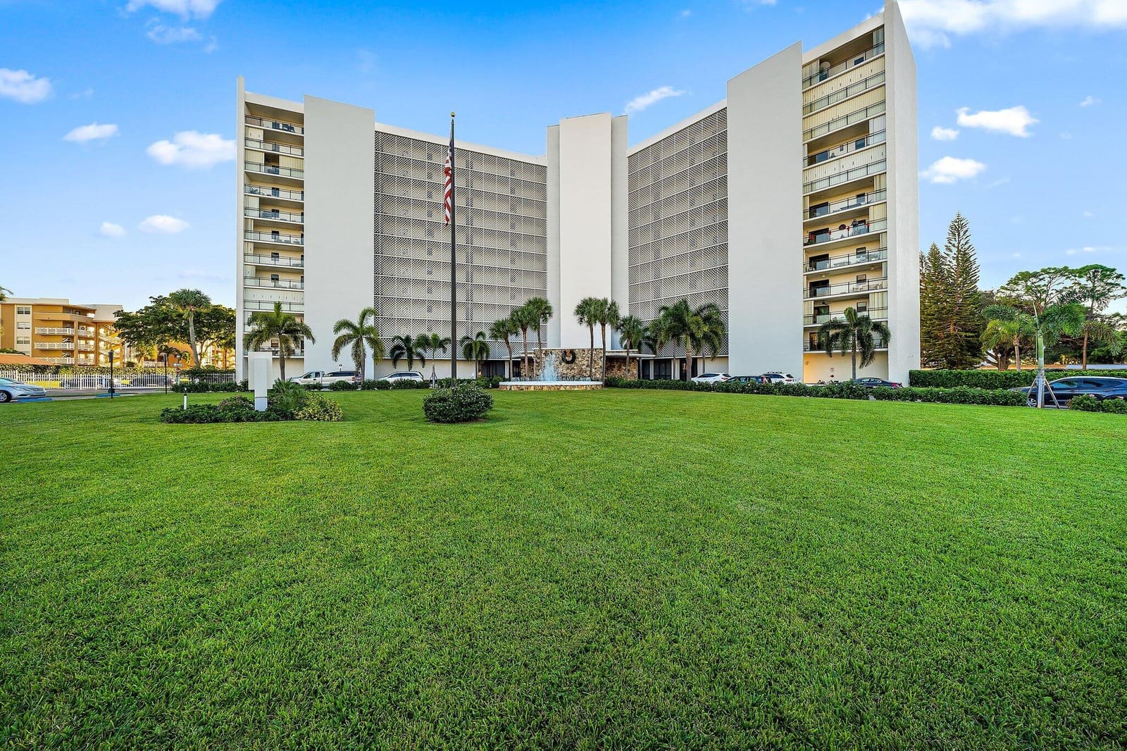 336 Golfview Road 306, North Palm Beach, FL 33408 photo 12