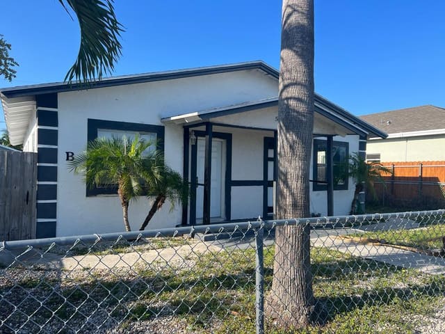 519 W Martin Luther King Jr Boulevard A/B, Boynton Beach, FL 33435