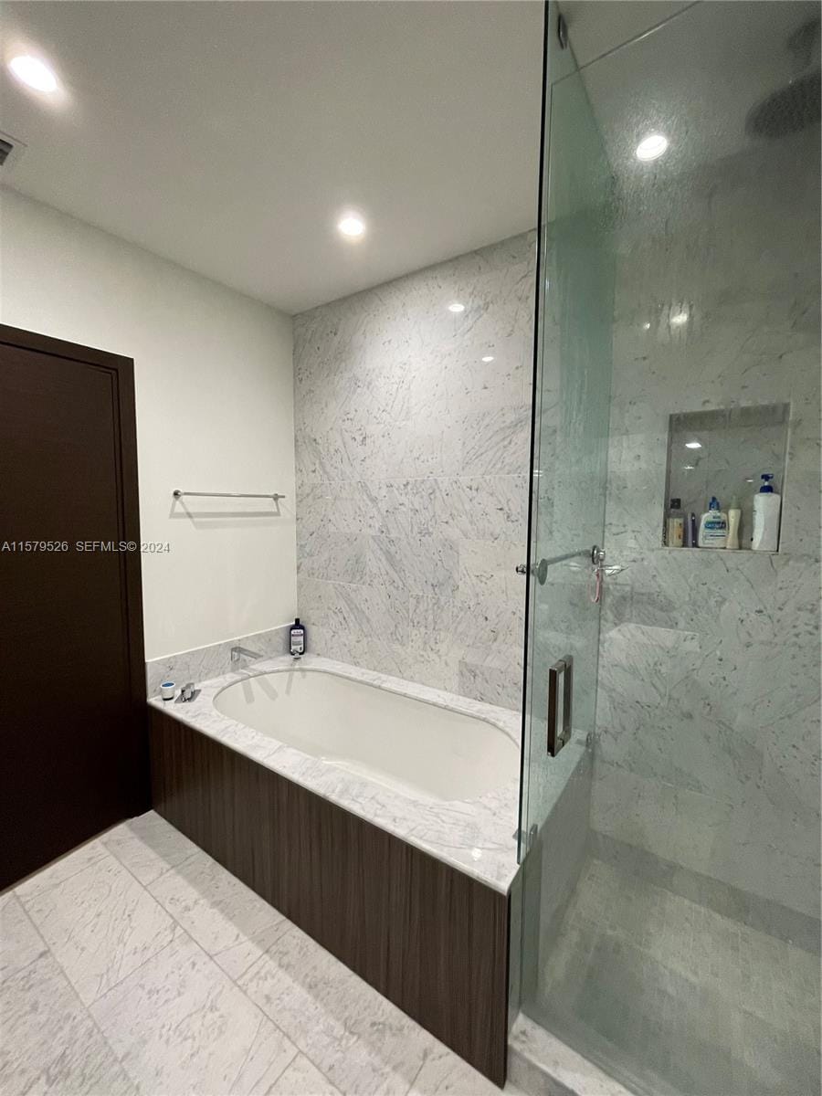 1000 Brickell Plaza 1811, Miami, FL 33131 photo 12