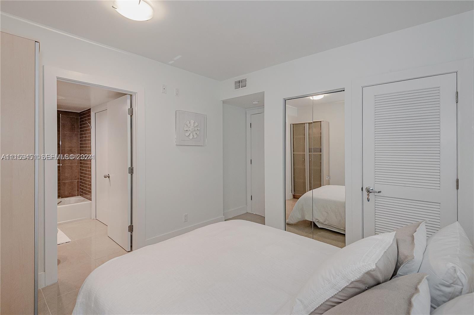 2301 Collins Avenue 938 — photo 10
