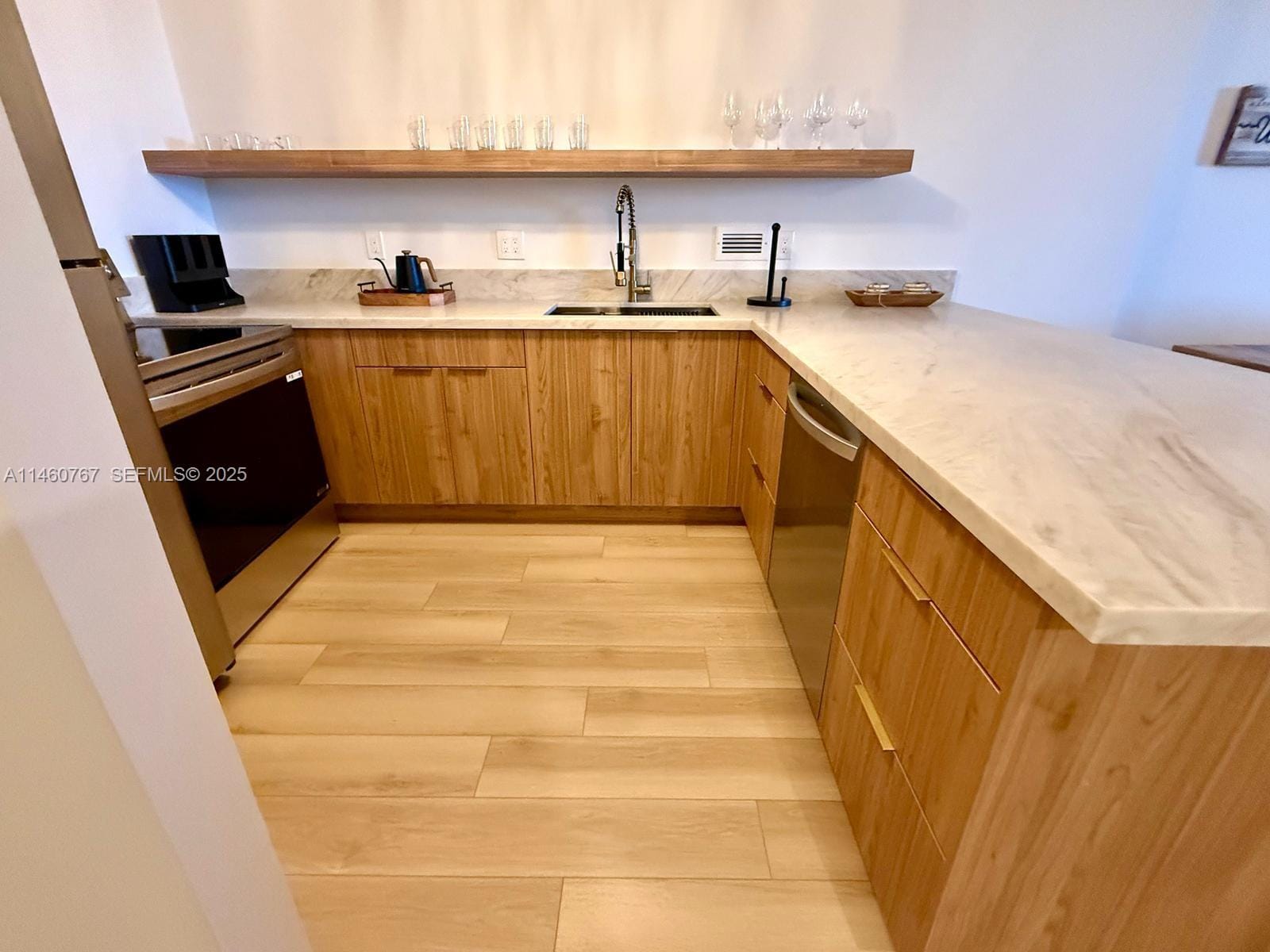 2301 Collins Avenue 1121 — photo 3