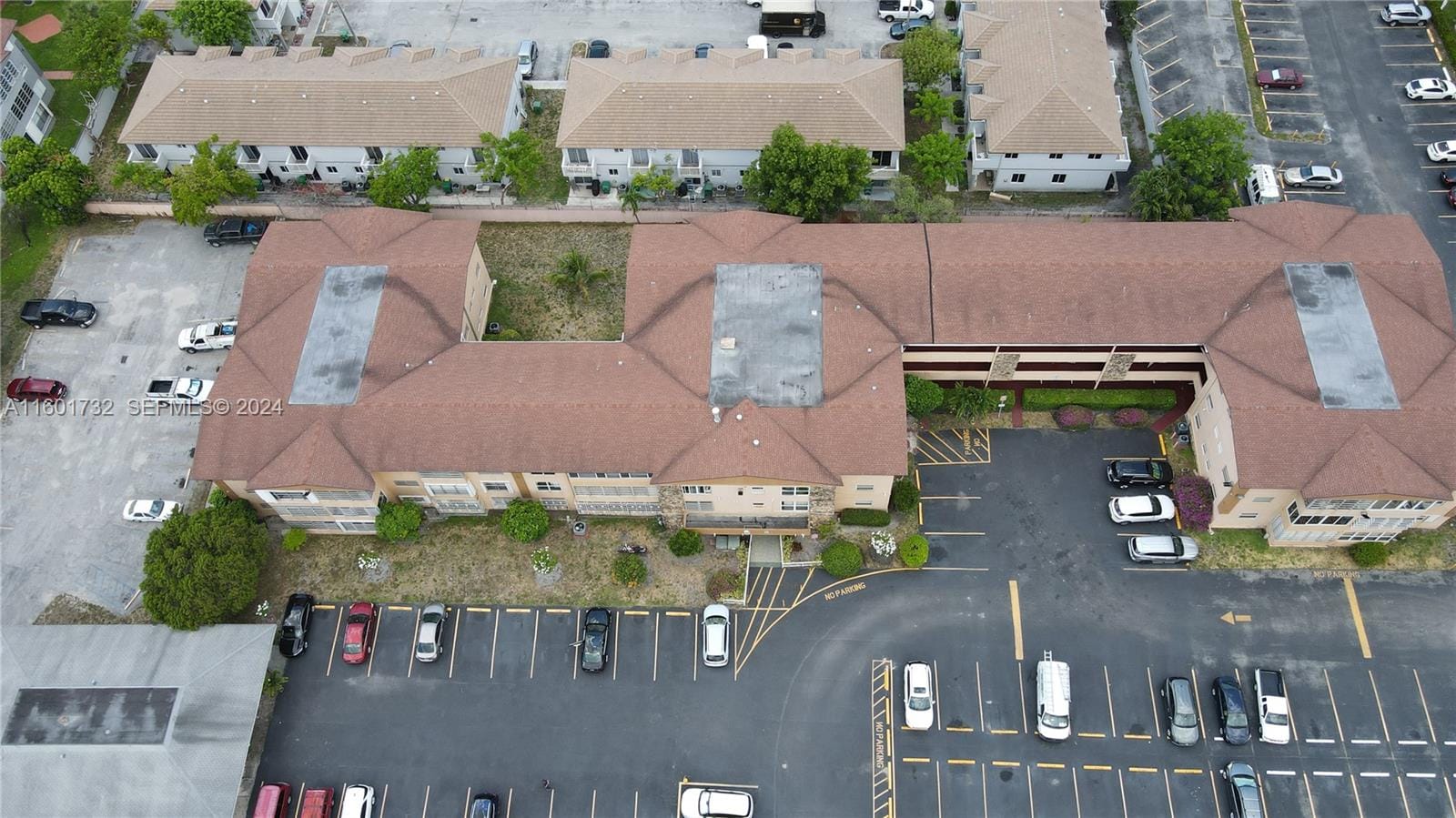 140 Royal Palm Road 312 — photo 3
