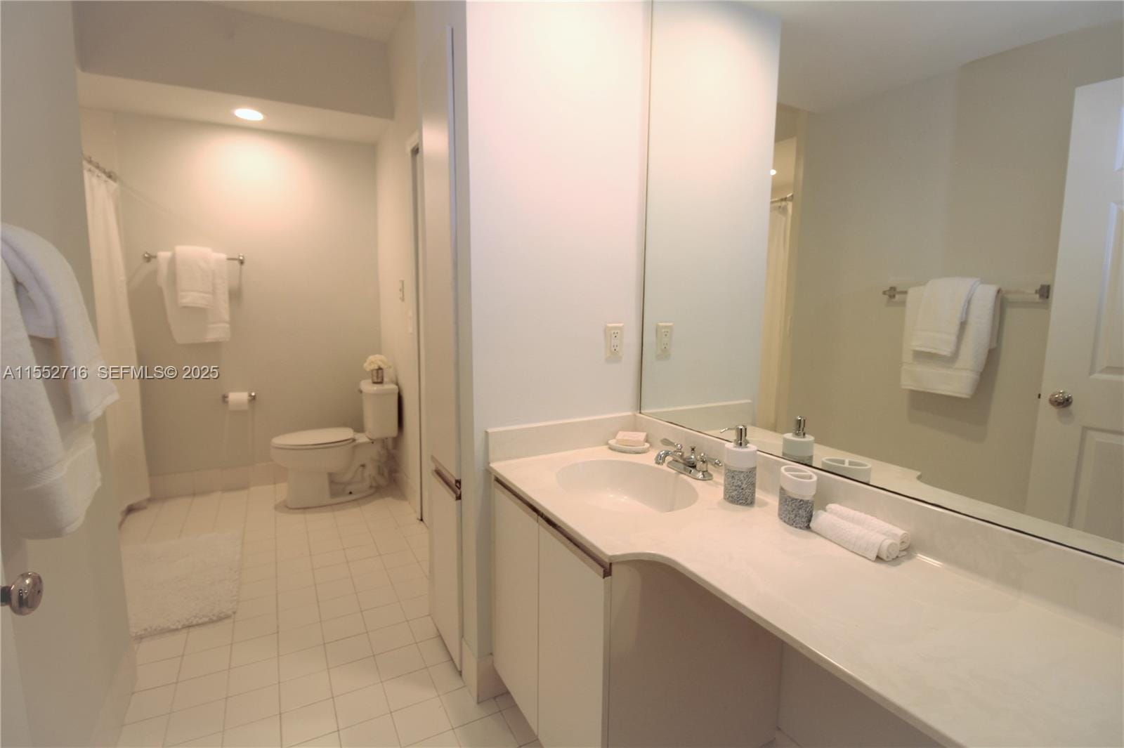 3255 NE 184th Street 12311 — photo 11