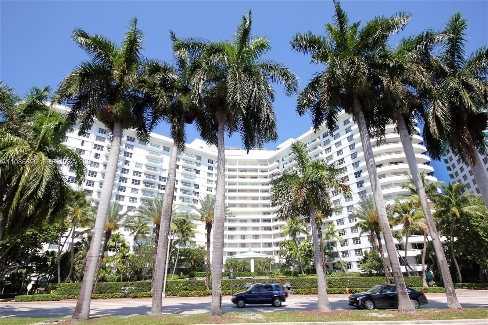 5151 Collins Avenue 1030 — photo 2