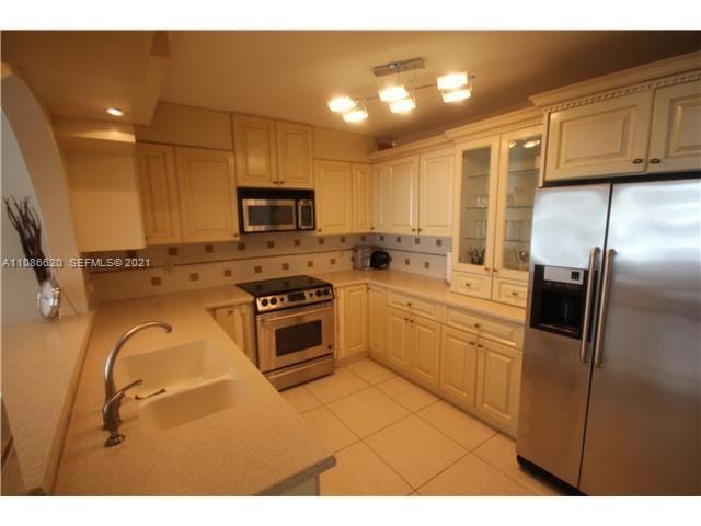 5151 Collins Avenue 1030 — photo 11