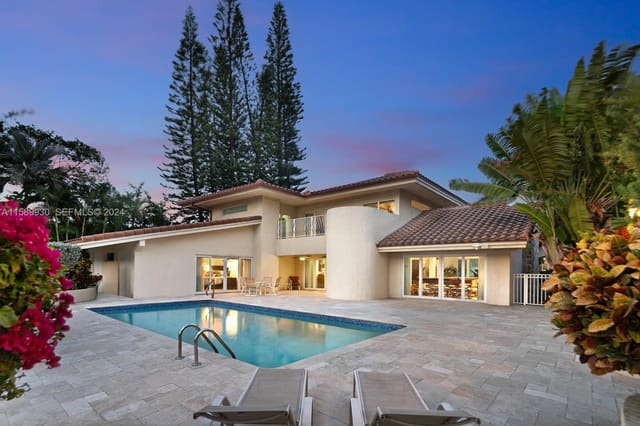 530 Ocean Boulevard, sold in Golden Beach Sec A, Golden Beach, FL