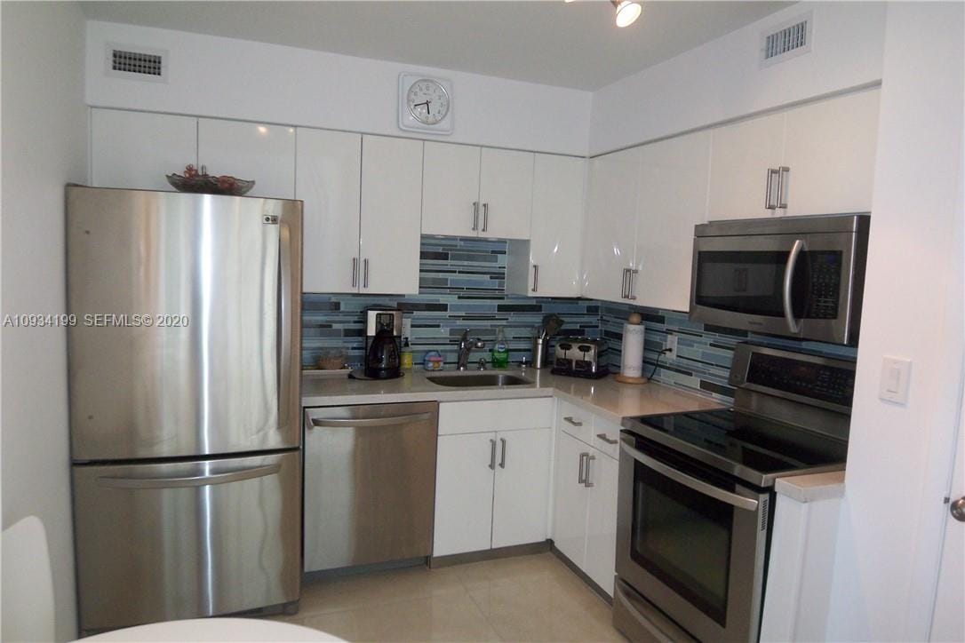 5161 Collins Avenue 806 — photo 12