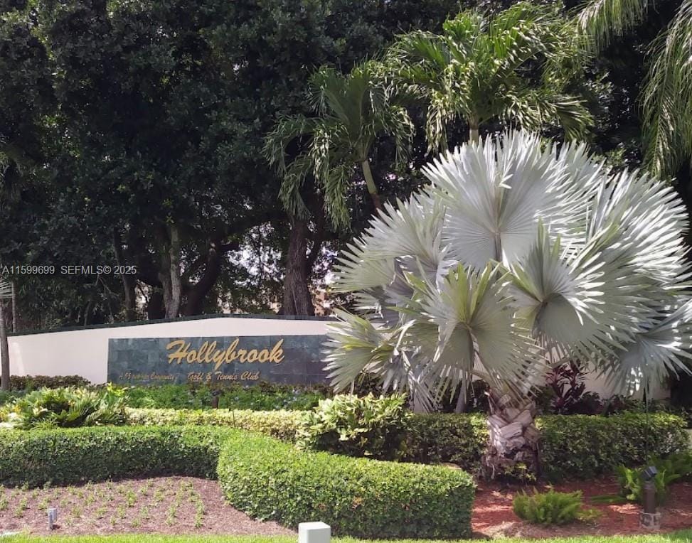 9410 N Hollybrook Lake Drive 304 — photo 2
