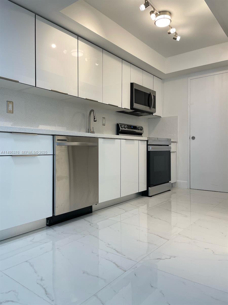 18041 Biscayne Boulevard 502 — photo 11