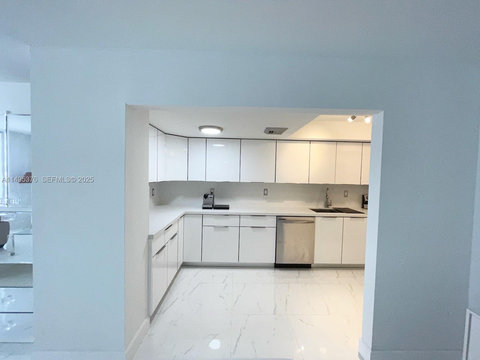 18041 Biscayne Boulevard 502, Aventura, FL 33160 photo 19