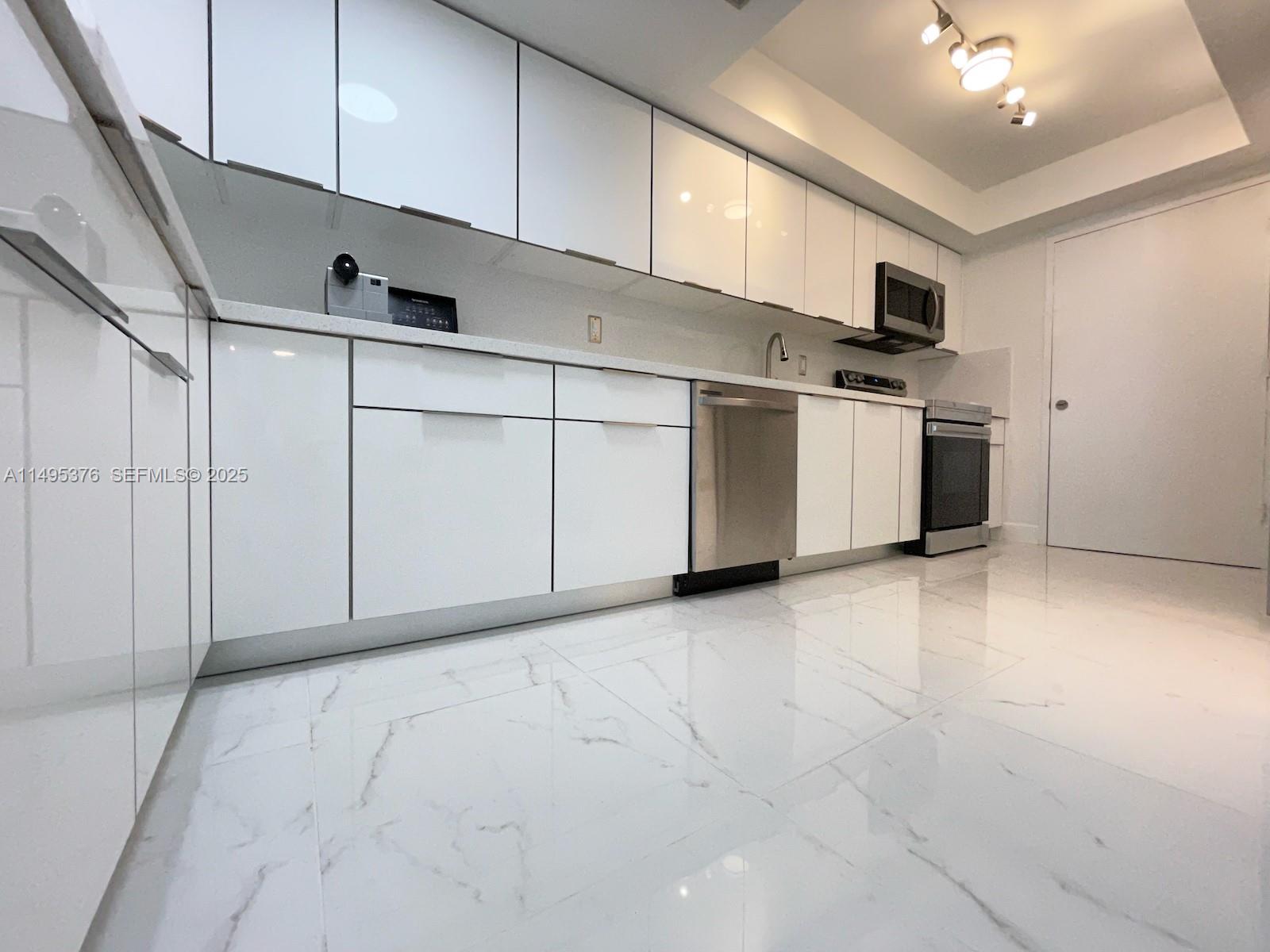 18041 Biscayne Boulevard 502 — photo 4
