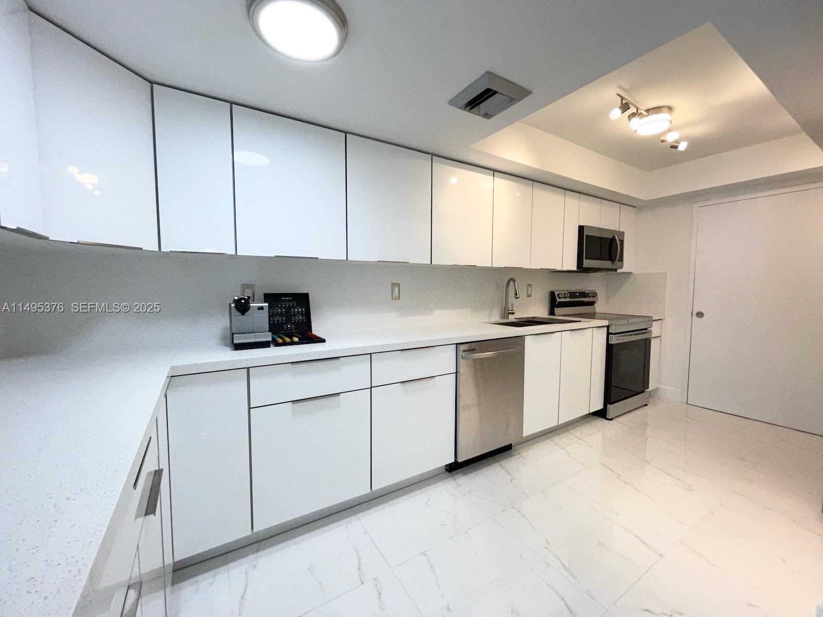 18041 Biscayne Boulevard 502 — photo 7