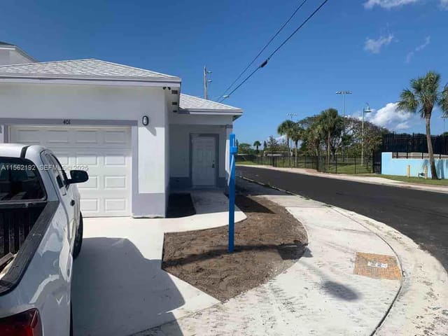 401 NW 12th Avenue, sold in Cherry Hills, Boynton Beach, FL